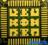 這也是不好的通孔設(shè)計(jì)，但部份通孔已經(jīng)用綠漆(mask)蓋上，但仍有部份通孔未塞孔。 
