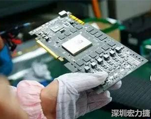 在當前的產業鏈整合和協同發展創新的戰略轉型期，PCB高密度化和PCB新功能化和智能化，輕、薄、細、小的發展帶來的產品散熱、精密布局、封裝設計等也為上游CCL產業的創新提出了更為嚴苛的要求。