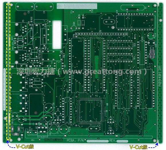 所謂【V-cut】是印刷電路板(PCB)廠商依據(jù)客戶的圖紙要求，事先在PCB的特定位置用轉(zhuǎn)盤刀具切割好的一條條分割線，其目的是為了方便后續(xù)SMT電路板組裝完成后的「分板(De-panel)」之用，因?yàn)槠淝懈詈蟮耐庑涂雌饋砭拖駛€(gè)英文的【V】字型，因此得名。
